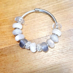 Snake Coil Expandable Beaded Silver Bracelet Gray White 7 Inch